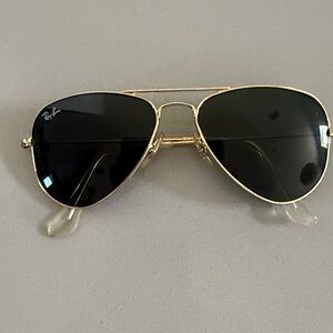 Elegant Ray-Ban Retro/Classic Aviator Small Gold Frame Sunglasses